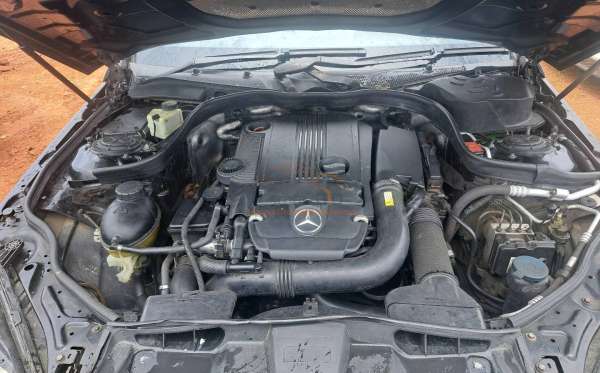 MERCEDES BENZ E 200