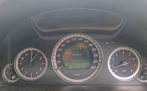 MERCEDES BENZ E 200