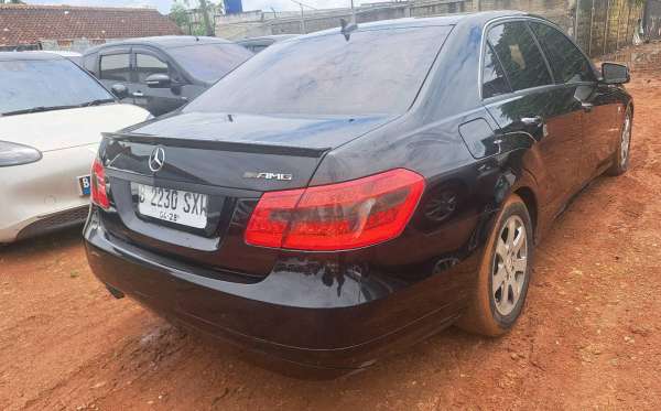 MERCEDES BENZ E 200