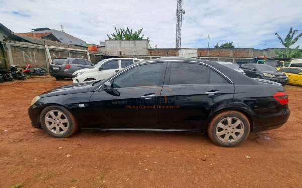 MERCEDES BENZ E 200