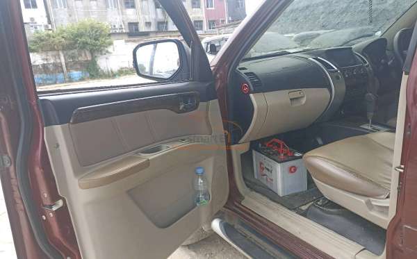 MITSUBISHI PAJERO SPORT 2.5 D EXCEED (4X2)