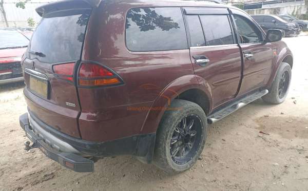 MITSUBISHI PAJERO SPORT 2.5 D EXCEED (4X2)