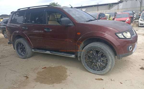 MITSUBISHI PAJERO SPORT 2.5 D EXCEED (4X2)