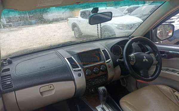 MITSUBISHI PAJERO SPORT 2.5 D EXCEED (4X2)