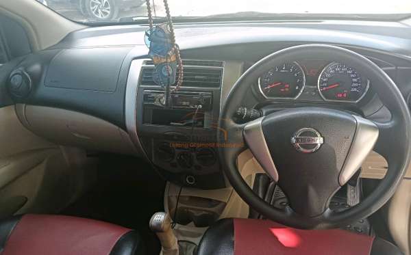 NISSAN LIVINA