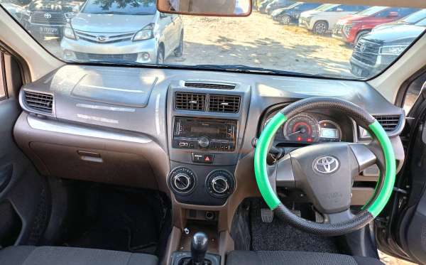 TOYOTA AVANZA