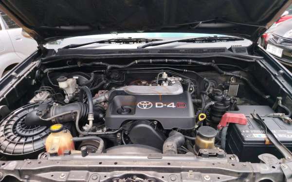 TOYOTA FORTUNER G 2.5