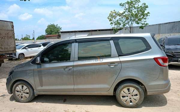WULING CONFERO