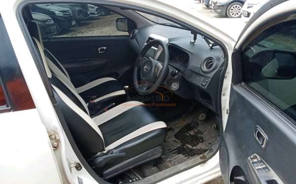 DAIHATSU AYLA 1.0 X