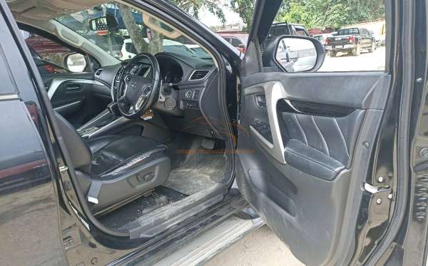 MITSUBISHI PAJERO SPORT DAKAR