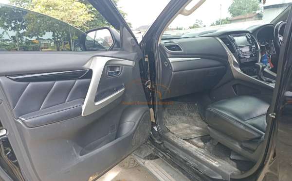 MITSUBISHI PAJERO SPORT DAKAR