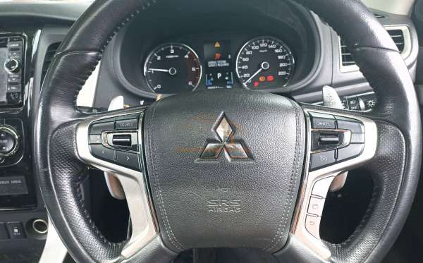 MITSUBISHI PAJERO SPORT DAKAR