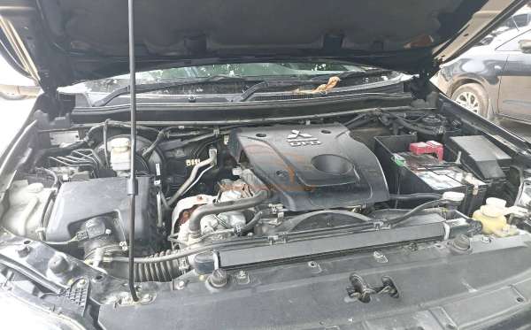 MITSUBISHI PAJERO SPORT DAKAR