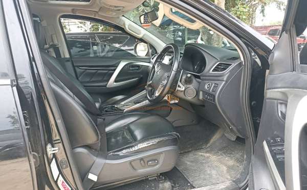 MITSUBISHI PAJERO SPORT DAKAR