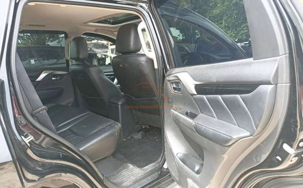 MITSUBISHI PAJERO SPORT DAKAR