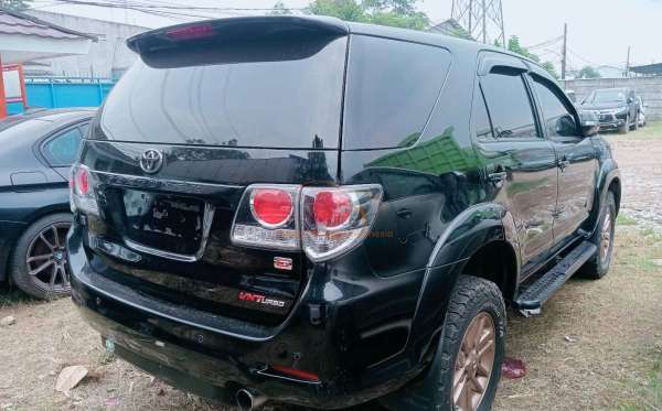TOYOTA FORTUNER 2.5G AT