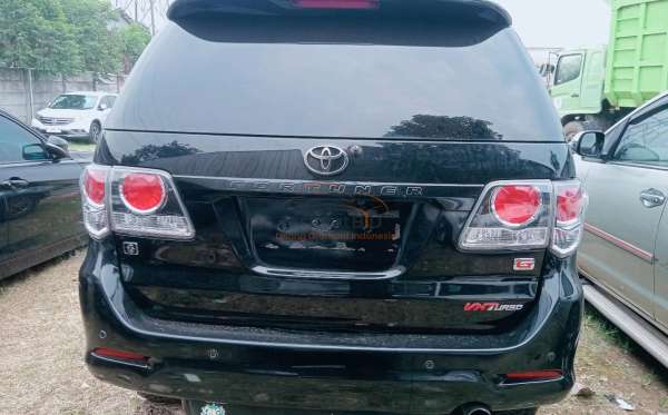 TOYOTA FORTUNER 2.5G AT