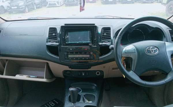 TOYOTA FORTUNER 2.5G AT