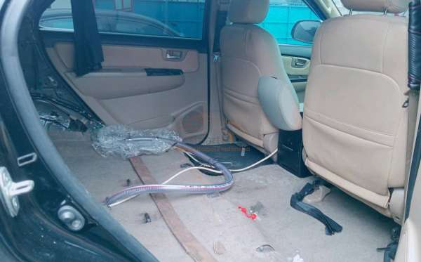 TOYOTA FORTUNER 2.5G AT