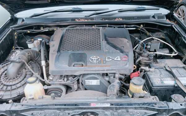 TOYOTA FORTUNER 2.5G AT