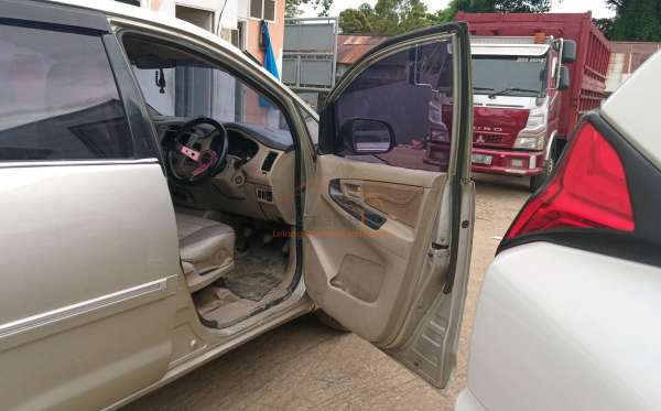 TOYOTA INNOVA