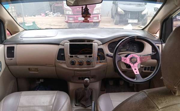 TOYOTA INNOVA