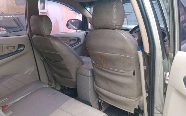 TOYOTA INNOVA