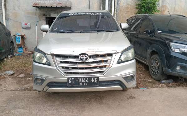 TOYOTA INNOVA