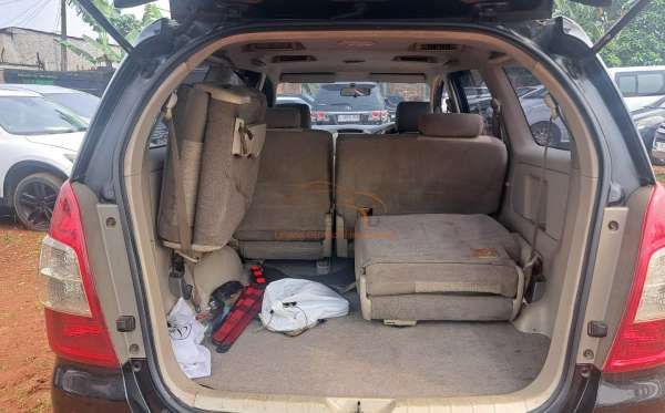 TOYOTA KIJANG INNOVA E