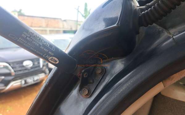 TOYOTA KIJANG INNOVA E