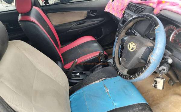 TOYOTA AVANZA