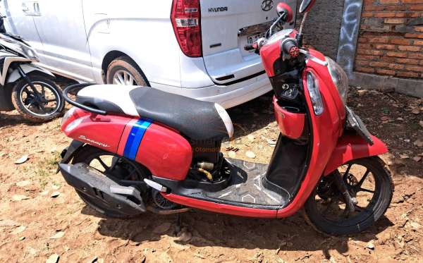 HONDA SCOOPY CW