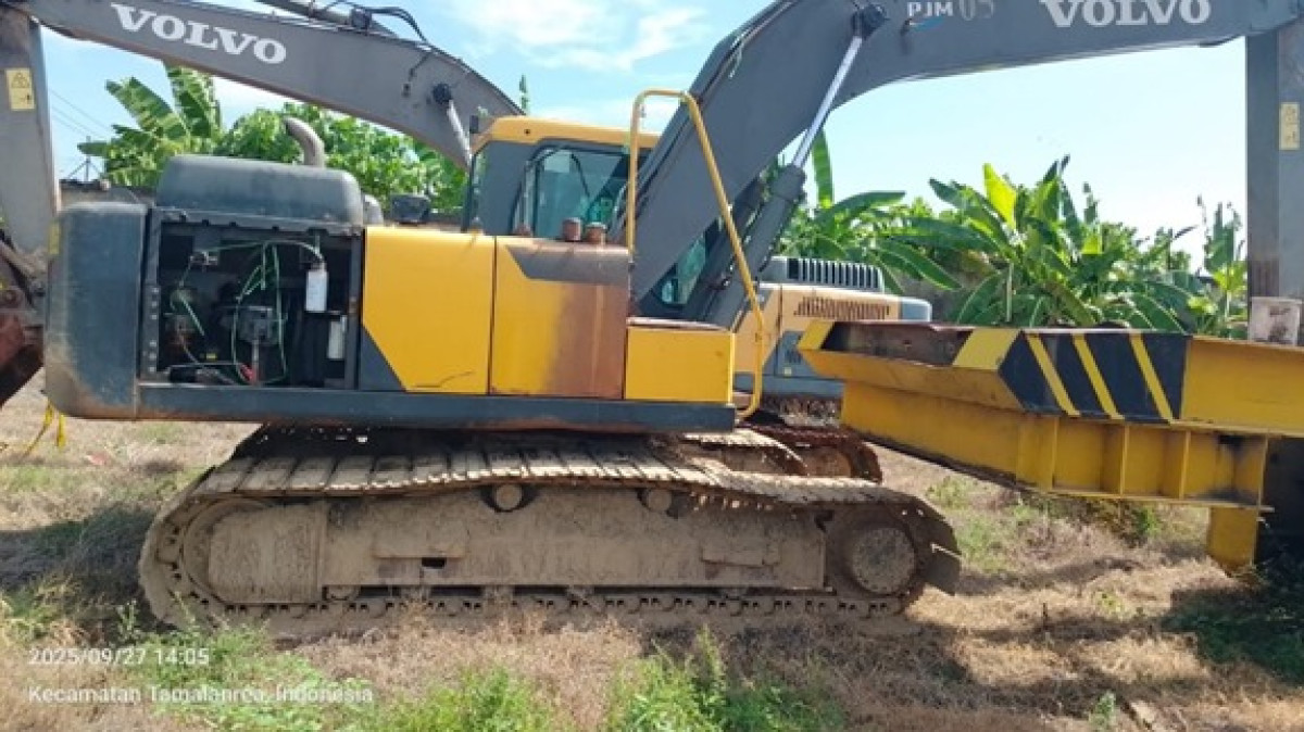 VOLVO EXCAVATOR EC 200D