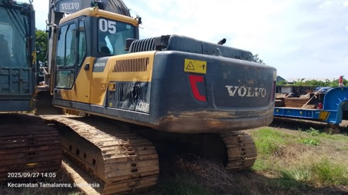 VOLVO EXCAVATOR EC 200D