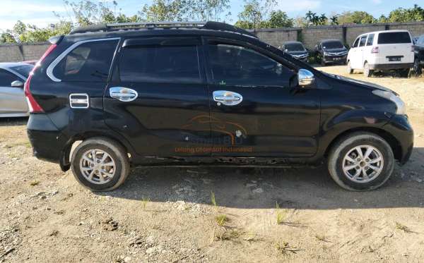 TOYOTA AVANZA