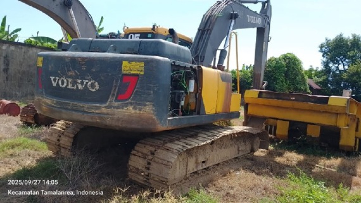 VOLVO EXCAVATOR EC 200D