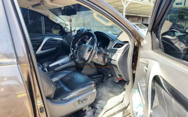 MITSUBISHI PAJERO SPORT DAKAR