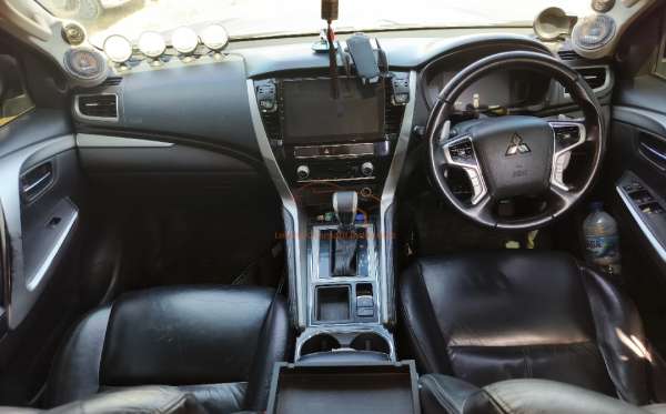 MITSUBISHI PAJERO SPORT DAKAR