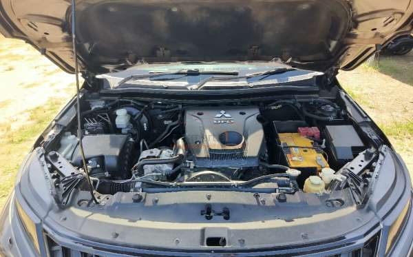 MITSUBISHI PAJERO SPORT DAKAR