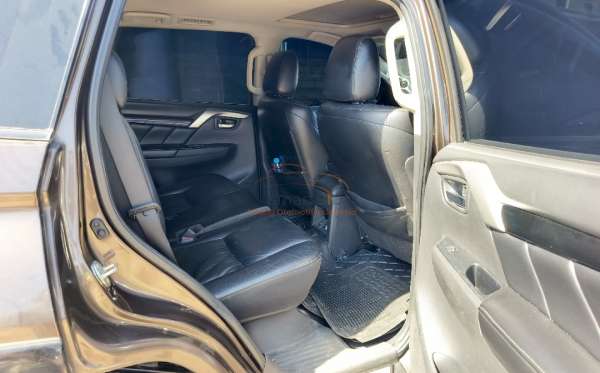 MITSUBISHI PAJERO SPORT DAKAR