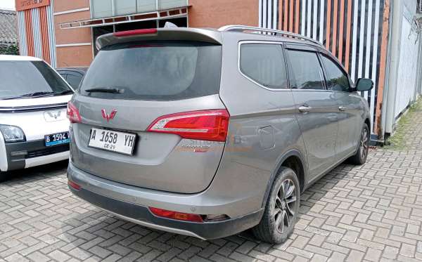 WULING CORTEZ 1.5 LUX