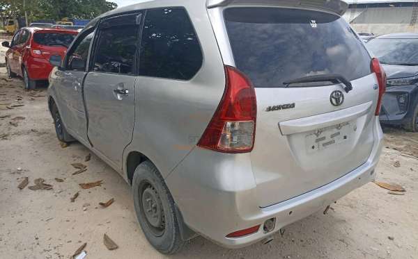 TOYOTA  AVANZA  1.3 E