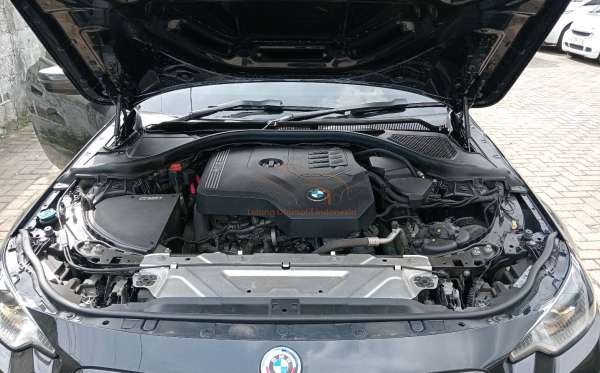 BMW 220I AT