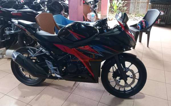 HONDA CBR 150 R