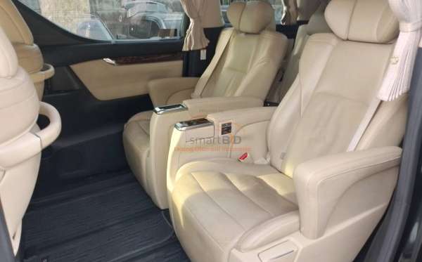 TOYOTA ALPHARD 2.5 G