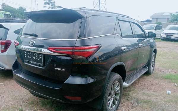 TOYOTA FORTUNER 2.4 VRZ