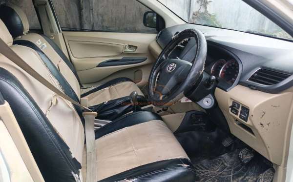 TOYOTA AVANZA