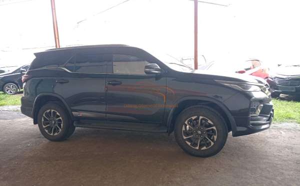 TOYOTA FORTUNER VRZ