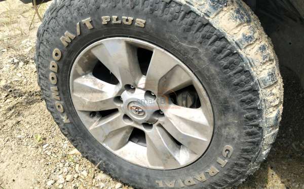 TOYOTA  HILUX  DOUBLE CABIN