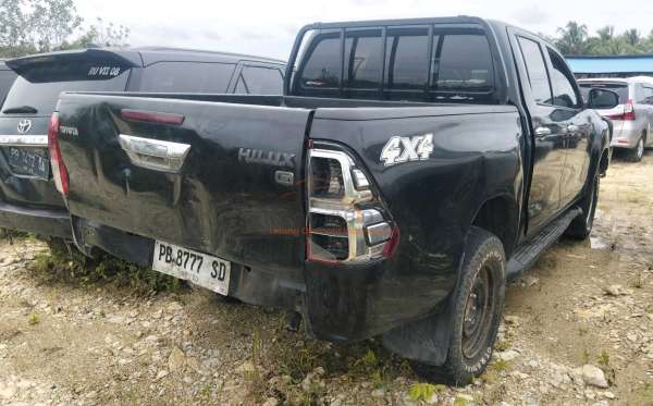 TOYOTA  HILUX  DOUBLE CABIN